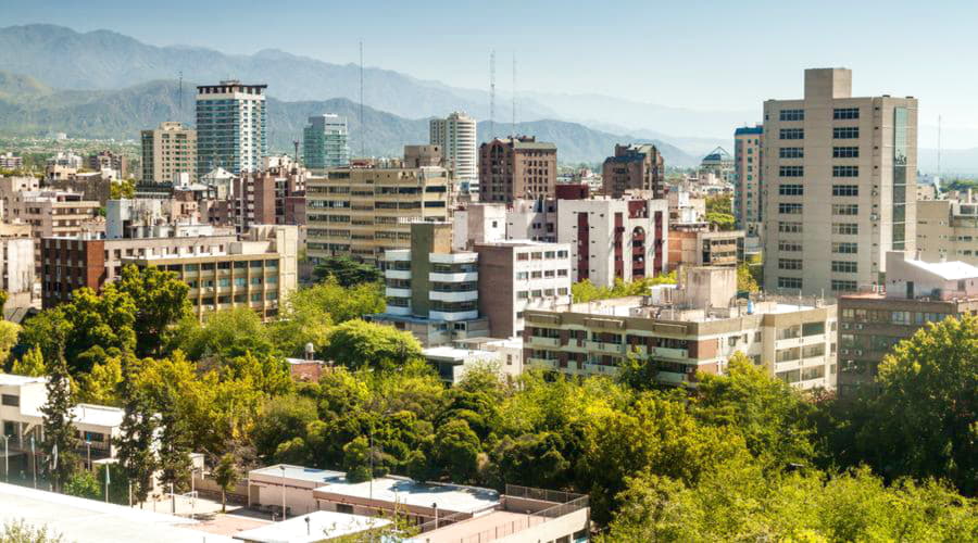 Nossos serviços de aluguel de carros oferecem uma seleção diversificada de veículos em Mendoza.